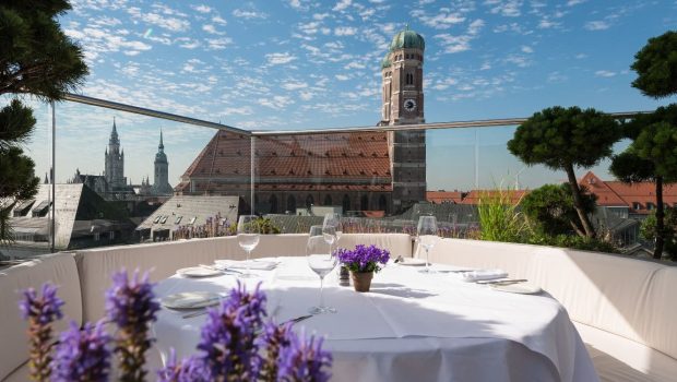 HBH_Blue Spa_Terrasse_Bird's Nest_(C)DanielSchvarcz_1875x750